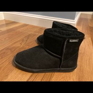 Black Sherpa Bearpaw Short Boots Size 9 worn once